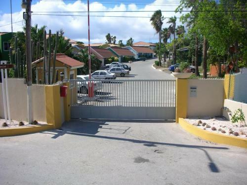 Apartamentos Seru Coral Resort