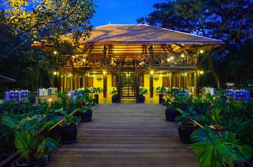Hotel Angkor Village Suites