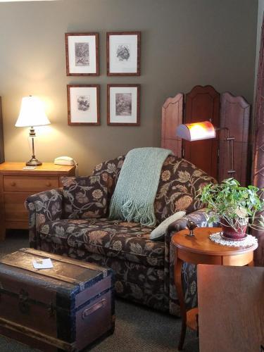 Bed & Breakfast Country Willows Inn