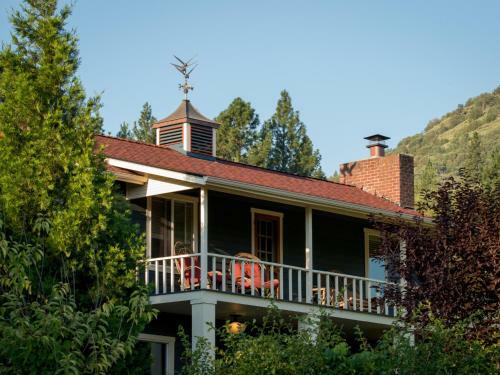 Bed & Breakfast Country Willows Inn