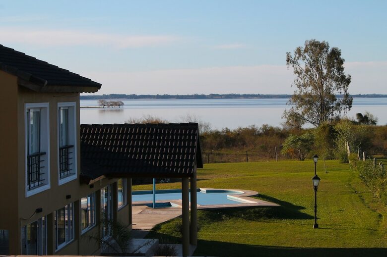Brisas Del Lago Apart Y Hotel