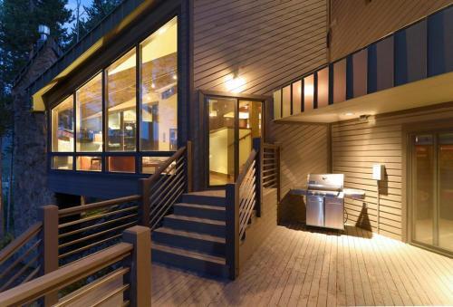Grand Vista Lodge