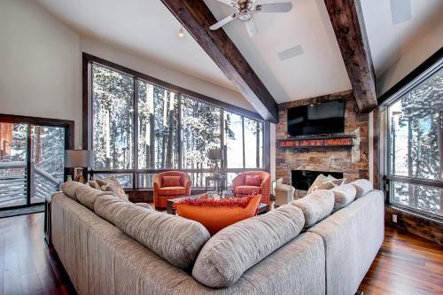 Grand Vista Lodge