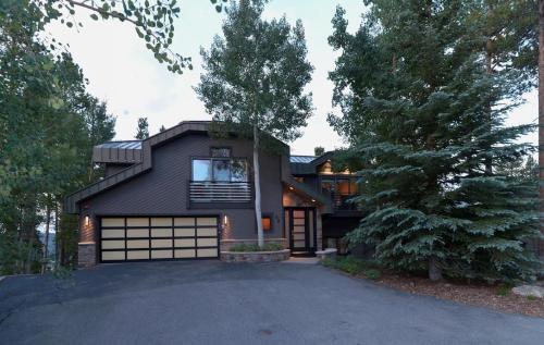 Grand Vista Lodge