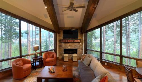 Grand Vista Lodge