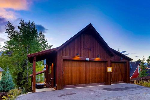 Raven's Call Chalet