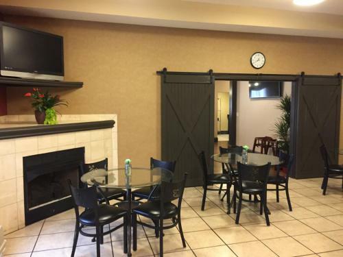 Hotel Brentwood Suites