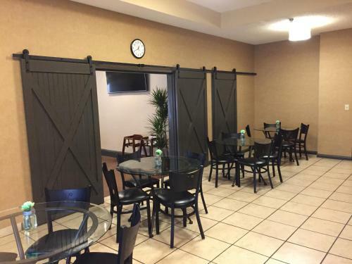 Hotel Brentwood Suites