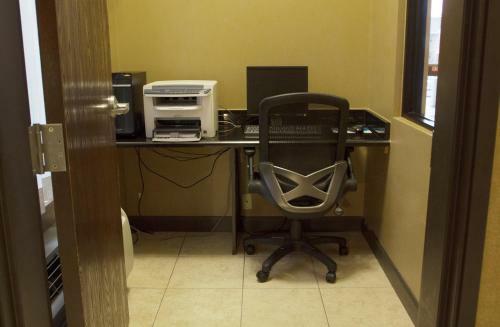 Hotel Brentwood Suites