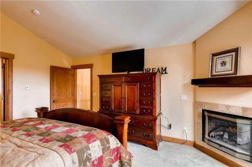 Snowshoe Chalet