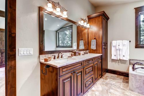 Rocky Mountain Lodge