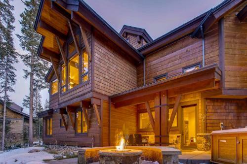 Rocky Mountain Lodge