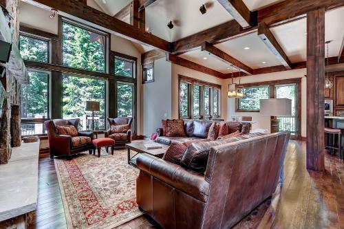 Rocky Mountain Lodge