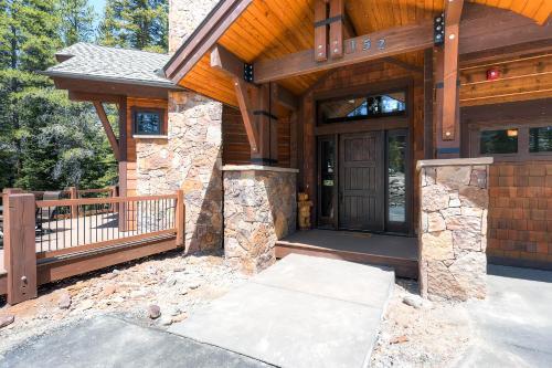 Rocky Mountain Lodge