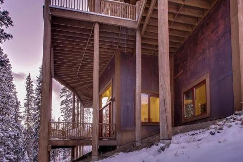 Goldenview Lodge