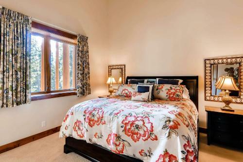 Goldenview Lodge