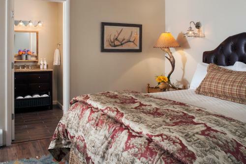Posada Antlers On The Creek Bed & Breakfast
