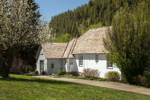 Posada Antlers On The Creek Bed & Breakfast