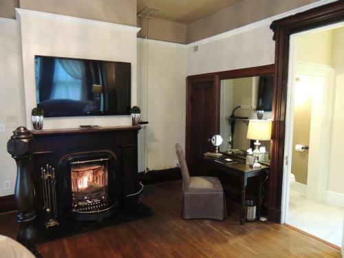 Hotel Lyons Twin Mansions