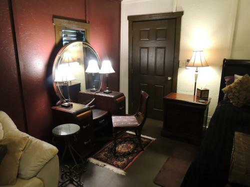 Hotel Lyons Twin Mansions