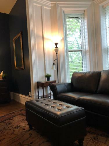 Hotel Lyons Twin Mansions