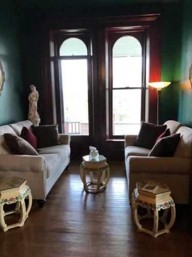 Hotel Lyons Twin Mansions