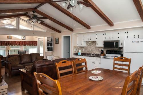57310 Eagle Pass Rd Home
