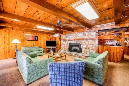 Oyo Kern Lodge, Kernville