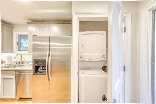 Inlet Cove 33