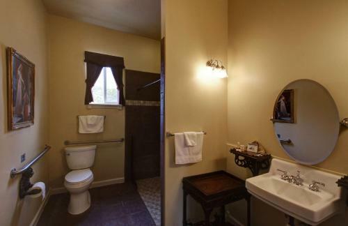 Bed & Breakfast Lions Gate Manor