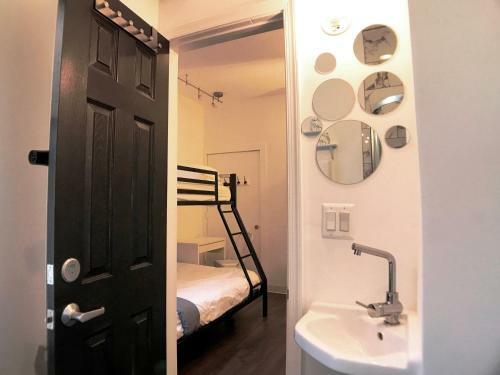 Highroad Hostel Dc
