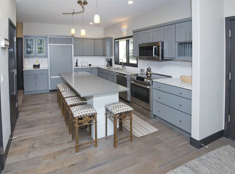Glacier Court 1824 A