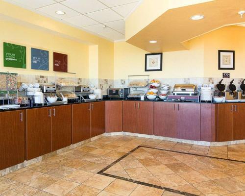 Hotel Comfort Suites Beachfront