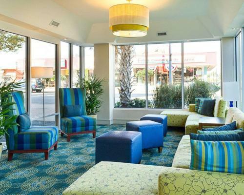 Hotel Comfort Suites Beachfront