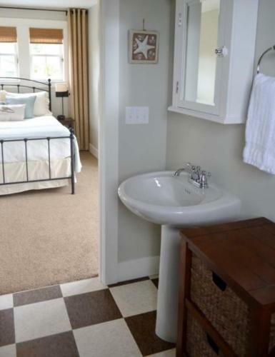 Vintage Beach Three-bedroom Home