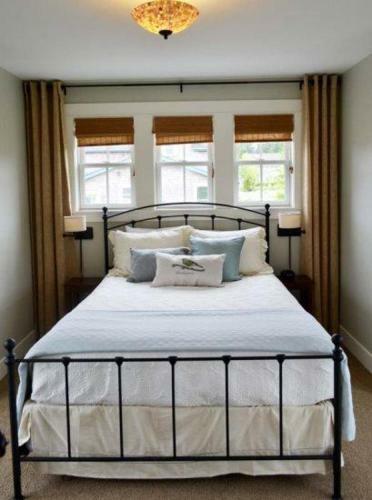 Vintage Beach Three-bedroom Home