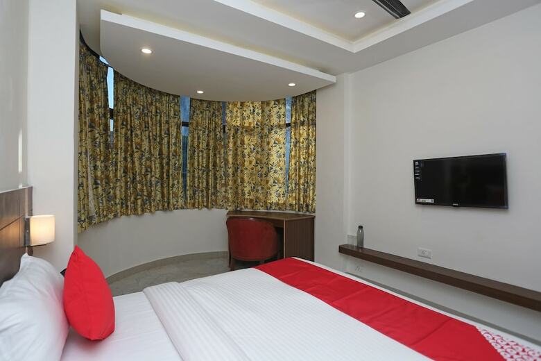 Hotel Oyo 18533 Tulip Inn
