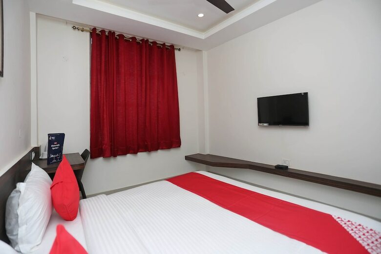 Hotel Oyo 18533 Tulip Inn