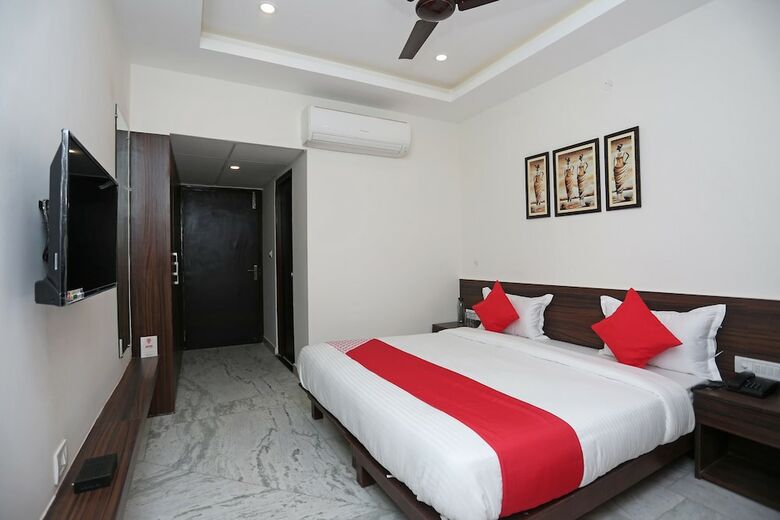 Hotel Oyo 18533 Tulip Inn
