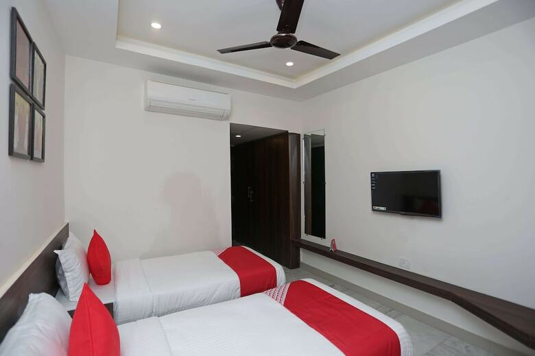 Hotel Oyo 18533 Tulip Inn