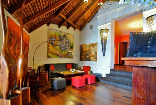 Rova Hotel