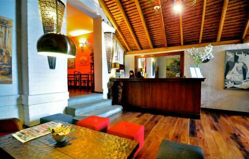 Rova Hotel