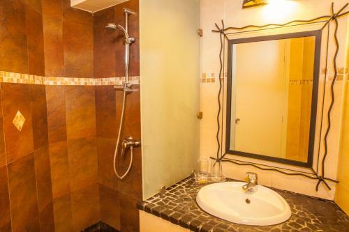 Anjary Hotel