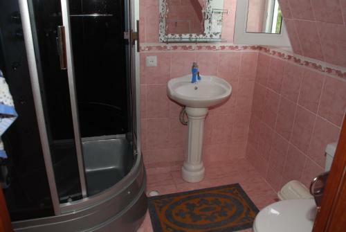 Hostal " ? ???????"