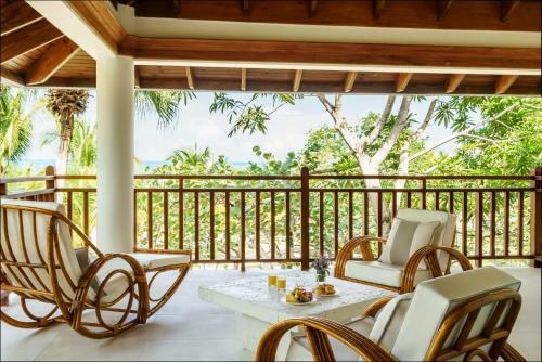 Hotel Couples Swept Away