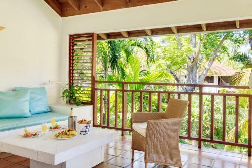 Hotel Couples Swept Away