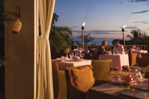 Hotel Couples Swept Away