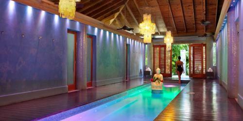 Hotel Couples Swept Away
