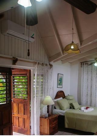 Hotel Firefly Beach Cottages