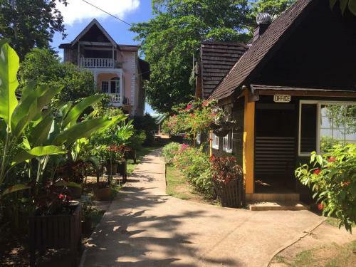 Hotel Firefly Beach Cottages
